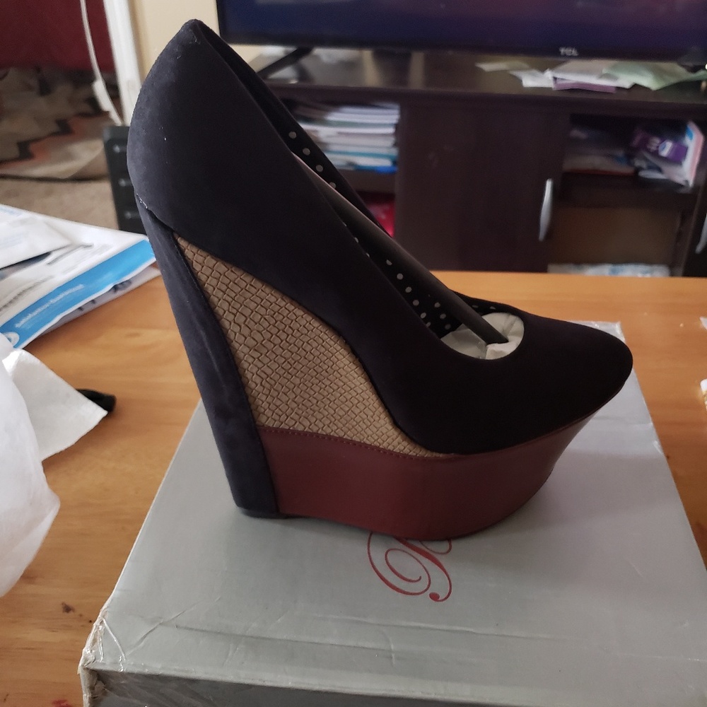 Shoes - Picture 2 of 2